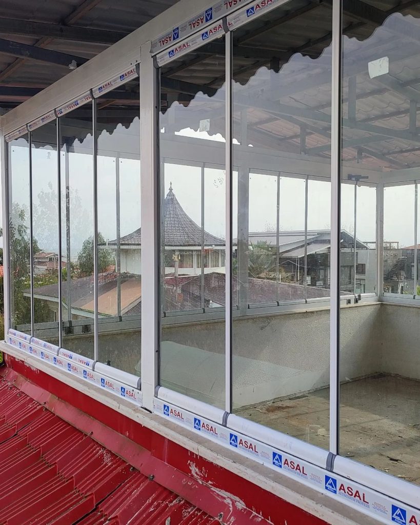 شیشه بالکنی تاشو